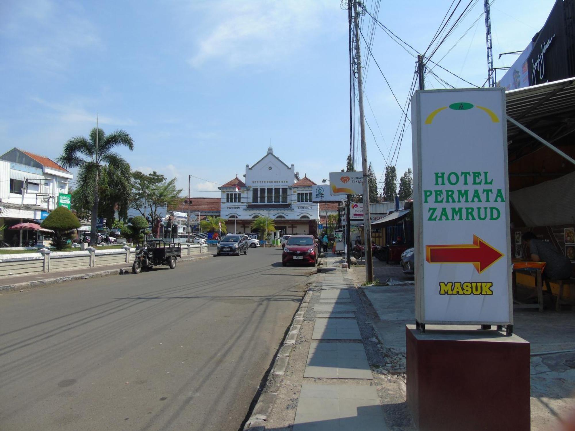Hotel Permata Zamrud Cirebon Exterior foto